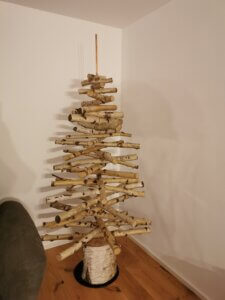 Holzbaum aus Birkenästen